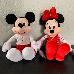 Disney’s Mickey and Minnie Valentine’s Day Plushies